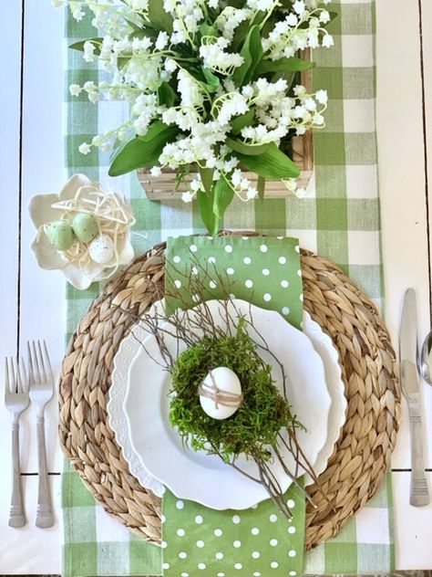 Simple Easter Decor, Easter Dinner Table, Easter Gathering, Spring Table Decor, Tafel Decor, Easter Table Settings, Easter Tablescapes, Easy Easter Crafts, Easter Decorations Dollar Store