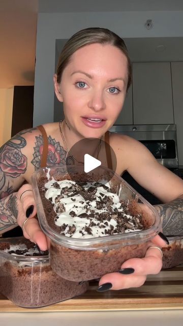 Healthy Chocolate Pudding Desserts, Protein Pudding Dessert, Oreo Protein Pudding, Oreo Snack Ideas, Easy Protein Desserts Healthy, Snickers Protein Pudding, Chocolate Fairlife Recipes, Low Calorie Pudding Desserts, Keto Protein Pudding