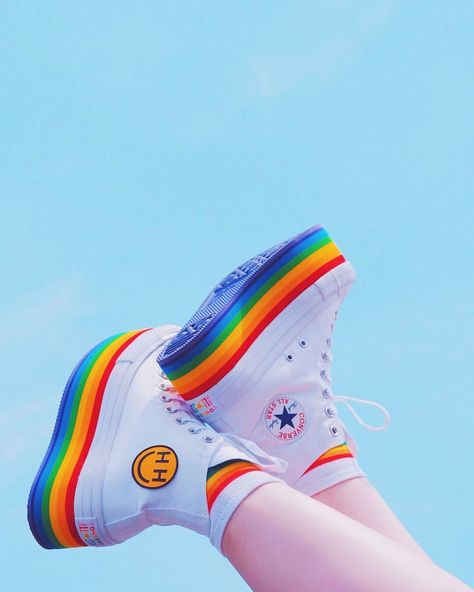 Buty Jordan, Mode Hipster, Kawaii Shoes, Pride Outfit, Shoes Platform, Hype Shoes, Aesthetic Shoes, Shoes High, Indie Kids