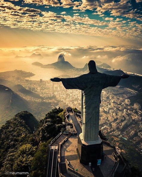 Christ the Redeemer in Brazil appears to casting a shadow in the distance Panna Marie, Christ The Redeemer Statue, Ao Nang, Christ The Redeemer, Brazil Travel, Beach Photos, Wonderful Places, Beautiful Destinations, Beautiful Landscapes