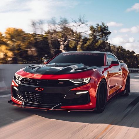 3,531 Me gusta, 10 comentarios - Prime Camaros (@primecamaros) en Instagram: "Nice rolling shot of @_red_ss’s ‘19 SS #primecamaros" 2019 Camaro Ss, 2019 Camaro, Modern Muscle Cars, Camaro Car, Chevrolet Camaro Zl1, Dodge Muscle Cars, Chevy Muscle Cars, Camaro Zl1, Street Racing Cars