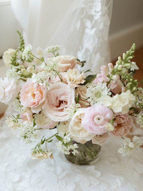 Blush, white, and peach floral tones with soft greenery will give your bridal bouquet such an airy, and garden inspired look. We customize all our floral arrangements & designs to match the desired look you have for your day! Based in the entire New England region & beyond ✈️ Pink And White Spring Bouquet, Pink And Cream Flower Arrangements, Pink And White Flower Arrangements Wedding, Pastel Pink And White Wedding Bouquet, Floral Arrangement Styles, Pink And White Arrangements, Florals On Wedding Cake, Blush And Cream Bridal Bouquet, Pale Wedding Bouquet