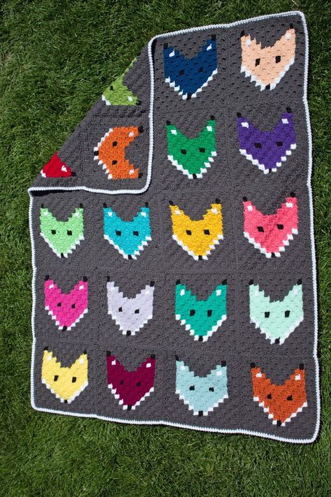 It is done! 20 colorful fox squares later and I have maybe my most favorite thing I ever made. I’m a little bummed that it Crochet Blanket Afghan, This Heat, C2c Crochet, Crochet Afghans, Afghan Crochet Patterns, Love Crochet, Red Fox, Crochet For Kids, Baby Blanket Crochet