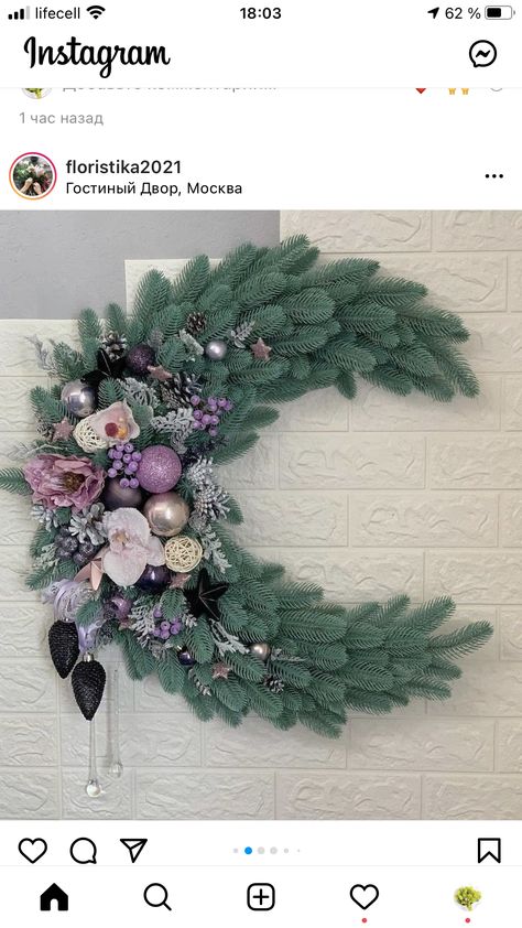 Half Moon Wreath, Xmas Arrangements, Moon Wreath, Eco Christmas, Eco Decor, Winter Magic, Christmas Door Decorations, Wreath Ideas, Christmas Door