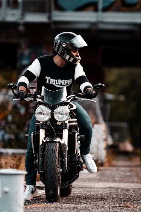 Triumph Triple, Triumph Speed Triple 1050, Flat Track Motorcycle, Track Motorcycle, Men Moda, Speed Triple, Triumph Speed Triple, Crotch Rocket, Motorcycle Culture