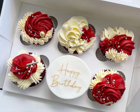 Red And White Cupcake Design, Red And White Cupcakes Ideas, Red Cupcakes Decoration, Red And Gold Cupcakes, Valentine’s Day Dessert, Cupcake Trends, Red And White Cupcakes, Valentines Cupcakes Decoration, Deco Cupcake