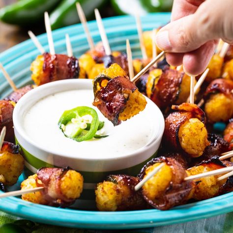 Jalapeno Bacon Tater Tots with Ranch Dipping Sauce make a fantastic salty/spicy appetizer. They pack a lot of heat and have a crispy exterior. Bacon Wrapped Pineapple, Bbq Appetizers, Ranch Dipping Sauce, Skewer Appetizers, Spicy Appetizers, Stuffed Jalapenos With Bacon, Tapas Recipes, Meat Appetizers, Ranch Dip