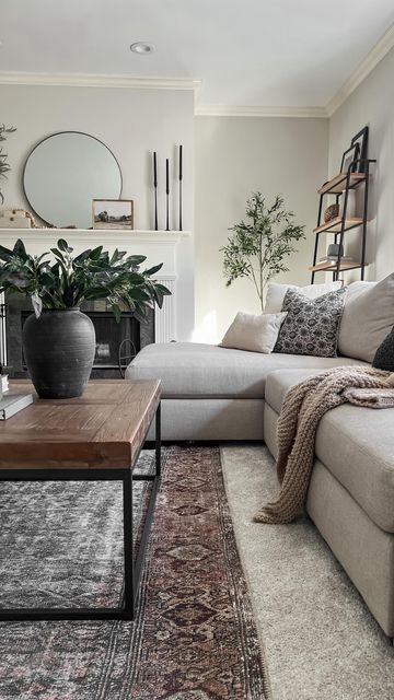 Simple Apartment Aesthetic, Dark Floor Living Room, Living Room Upgrades, Simple Apartments, Floor Living, Grey Couch, Apartment Vibes, Living Room Styles, Apartment Living Room Design