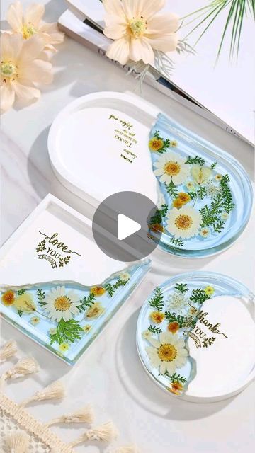 Side Hussels, Resin Paperweights, Diy Resin Coasters, Diy Resin Gifts, Resin Pours, Amazing Resin, Epoxy Resin Diy, Coaster Crafts, Resin Crafts Tutorial