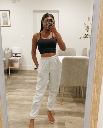 Sweatpants Tank Top Outfit, Tank Top With Sweatpants Outfit, Sweatpants With Tank Top, Grey Trackies Outfit, Crop Top Sweatpants Outfit, Crop Top And Joggers Outfits, Sweatpants And Crop Top Outfits, Tank Top And Sweatpants Outfits, Crop Top And Sweatpants Outfits