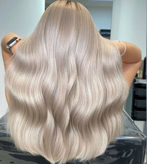 Light Pearl Blonde Hair, Clean Blonde Hair, Bright Ashy Blonde Hair, Light Ashy Blonde Hair, Pearl Blonde Highlights, Pearl Hair Color, Milky Blonde Hair, Black Roots Blonde Hair, Blonde Platine