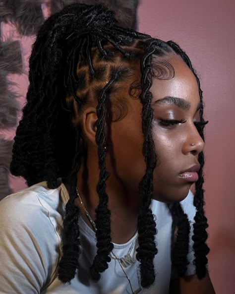 Hairstyles Invisible Locs, Bohemian Invisible Locs, Locs Updo Hairstyles, Braids Hairstyles Bohemian, Curly End Braids, Braided Hairstyles Knotless, Invisible Twist, Cute Cornrow Hairstyles, Braided Hairstyles Black Women