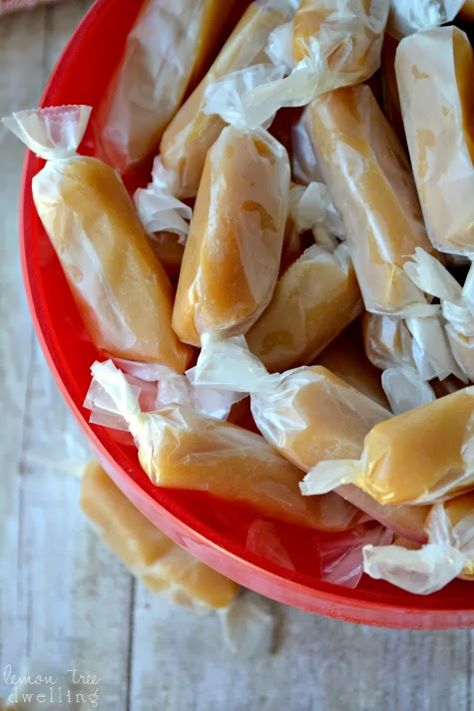 Homemade Rum Caramels - soft & chewy, with a hint of rum flavoring! #homemadecaramel #holidaytreats Butter Rum Caramels, Homemade Rum, Rum Caramel, Homemade Caramels, Boozy Baking, Persnickety Plates, Lemon Tree Dwelling, Caramel Candies, Candy Truffles