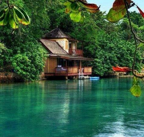 Beautiful jungle House On The Water, Villa Luxury, Jamaica Resorts, Dream Destinations, Places Around The World, James Bond, Dominican Republic, Vacation Spots, Hotels And Resorts