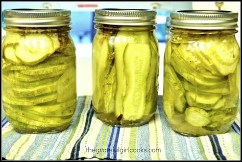 Crunchy Garlic Dill Pickles / The Grateful Girl Cooks! Canned Spicy Garlic Dill Pickles, Hamburger Dill Pickle Recipe, Crunchy Garlic Dill Pickles, Crunchy Dill Pickle Recipe, Canning Garlic, Pickles Homemade Easy, Canning Pickles Recipe, Garlic Pickles, Garlic Bites