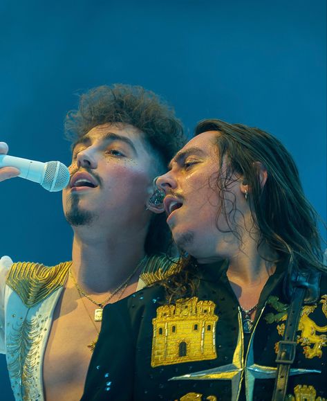 Kiszka Twins, Greta Van Fleet Wallpaper, Greta Van Fleet Aesthetic, Jake And Josh, Great Van Fleet, Love Too Much, Twin Girl, Frankenmuth Michigan, Jake Kiszka