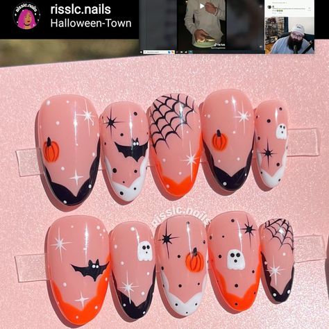 Fall Halloween Nail Ideas, Holloween Nails Almond Shape, Hawolleen Nails, Classic Halloween Nails, October Nail Designs Cute Halloween, Nail Halloween, Bat Nails, Holloween Nails, Spooky Nails