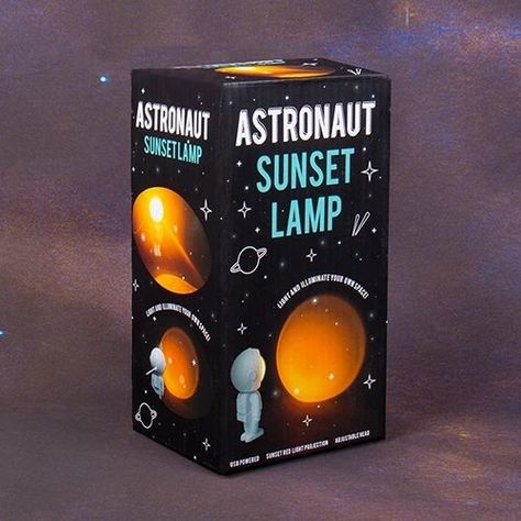 Astronaut Sunset Novelty Lamp Details: Sunset light as a gift, Sunset Lamp for Photograph, Astronaut Decoration, 7 Color night light projector, Sunset projector decorate your room. Astronaut Table Lamps Resin Desk Lamp Bedroom Lamp Nordic Living Room Decor Resin Table Lamp 𝐂𝐡 𝐁𝐨𝐨𝐤 𝐂𝐞𝐧𝐭𝐞𝐫!🔖 🛍️ 𝐎𝐧𝐞-𝐒𝐭𝐨𝐩 𝐒𝐡𝐨𝐩 𝐅𝐨𝐫 𝐄𝐯𝐞𝐫𝐲𝐭𝐡𝐢𝐧𝐠 🚚 𝐃𝐞𝐥𝐢𝐯𝐞𝐫𝐲 𝐀𝐥𝐥 𝐏𝐚𝐤𝐢𝐬𝐭𝐚𝐧 🇵🇰 👤 𝐂𝐡 𝐀𝐚𝐦𝐢𝐫 𝐍𝐚𝐳𝐢𝐫 📞 𝟎𝟑𝟎𝟔𝟗𝟔𝟏𝟓𝟑𝟗𝟐 🟢 Wa.me/923069615392 Retail Price: 1250 Nordic Living Room Decor, Astronaut Decorations, Sunset Projector, Resin Desk, Desk Lamps Bedroom, Sunset Lamp, Light Projector, Sunset Light, Night Light Projector