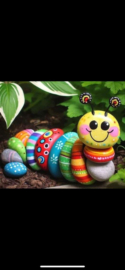 Dot Art Painting, Rock Painting Art, Hand Painted Rocks, Rock Crafts, Painted Rock, Dots Art, Rock Art, Caterpillar, Painted Rocks