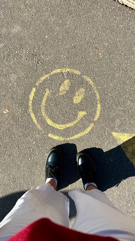 Smiley Face Drawing Aesthetic, Happy Fun Aesthetic, Smiley Aestethic, Smile Core Aesthetic, Smiley Face Astethic, I Am Happy Aesthetic, Unaesthetic Photos, Fun Vibes Aesthetic, Smiley Wallpapers Aesthetic