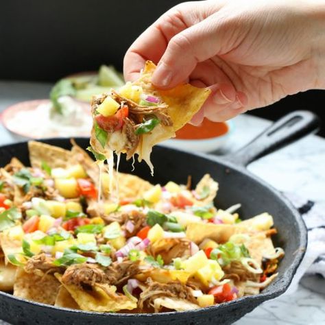 Slow Cooker Jerk Chicken Nachos Jerk Chicken Nachos, Slow Cooker Jerk Chicken, Nachos Chicken, Nachos Ingredients, Chicken Nachos Recipe, Nacho Toppings, Slow Cooker Times, Recipe Slow Cooker, Chicken Nachos