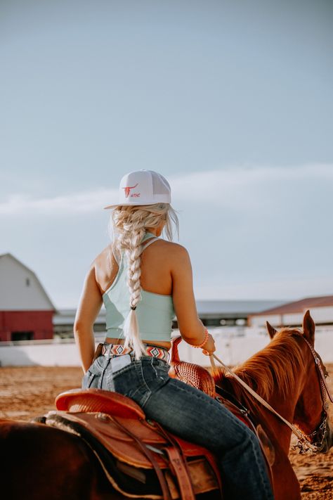 Solid Crop Tank Top, Leah Fish, Country Girl Aesthetic, Cowgirl Photoshoot, Foto Cowgirl, Cute Country Couples, Western Photoshoot, Shein Haul