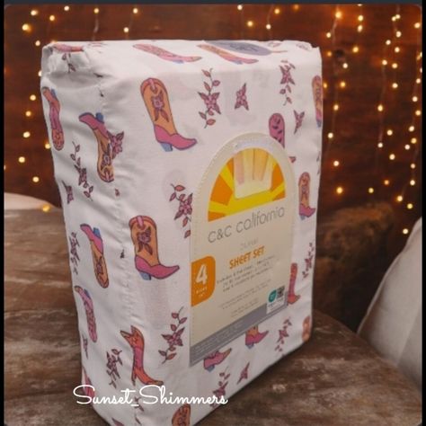 New In Package, 4 Piece Country Western Queen Bed Sheet Set By C&C California, See Photo For Sizes. Soooooo Cute! Girls Western Bedroom, Cowgirl Theme Bedrooms, Cowgirl Bedroom Ideas, Cowgirl Bedding, Girl Horse Room, Western Bed, Cowgirl Bedroom, Cowgirl Room, Horse Room