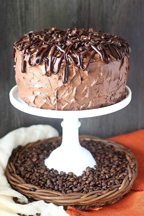 Espresso Chocolate Mousse Layer Cake -- www.mind-over-batter.com Mousse Cake Filling, Chocolate Mousse Cake Recipe, Coffee Mousse, Caramel Mousse, Crunch Cake, Chocolate Layer Cake, Chocolate Mousse Cake, Moist Chocolate Cake, Icebox Cake