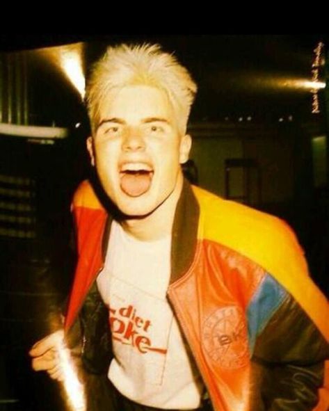 Gary Barlow ❤... Gary Barlow 90s, Gary Barlow, Ronald Mcdonald, Pop Culture, Take That, Pins