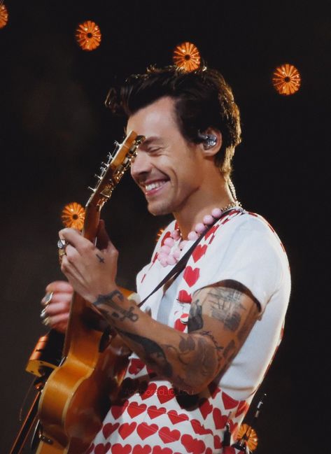 Harry Styles Smile, Harry Styles Cute, Harry Styles Wallpaper, Harry Styles Pictures, Harry Styles Photos, Harry Styles Love On Tour, Mr Style, Harry Edward Styles, H Style