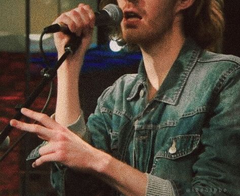 Hozier Icon, Hozier Hands, Hozier Boyfriend Material, Andrew Hozier, Bog Man, Bad Songs, Hot Tee, Hes Mine, Hozier