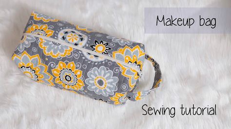 Quilted Box Make up bag Sewing tutorial | Charmed By Ashley Diy Quilted Makeup Bag, Makeup Bag Tutorials, Makeup Bag Pattern, Bag Sewing Tutorial, Fusible Fleece, Pouch Tutorial, Zipper Pouches, Bag Sewing, Diy Quilt