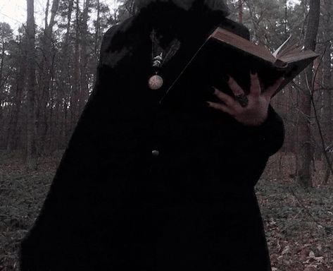 Dark Forest Clothing Aesthetic, Kate Core Aesthetics, Necromancer Aesthetic Outfit, Curiousity Aesthetic, Kate + Core + Aesthetics, Forest Punk Aesthetic, Curious Aesthetic, Nikita Core, Forestcore Fashion