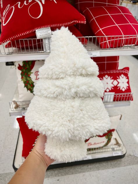 Christmas Themed Pillows, Target 2022 Christmas, Sherpa Christmas Tree, Target Christmas 2022, Christmas Backyard, Target 2022, Target Christmas Decor, Holiday House Decor, Joulun Aika