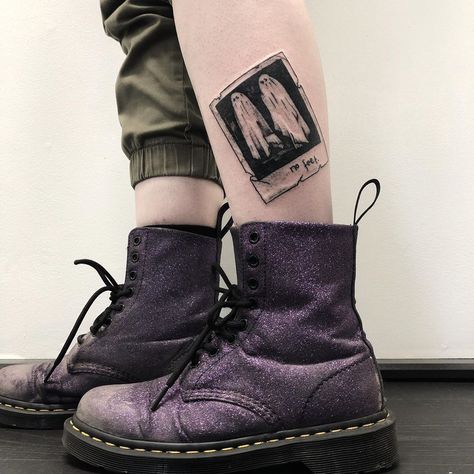 Beetlejuice Ghost Polaroid, Beetlejuice No Feet Tattoo, Johnny Depp Tattoos Ideas, Polaroid Tattoo, Johnny Depp Tattoos, Grunge Tattoos, Feet Warmers, Beetlejuice Tattoo, Tim Burton Tattoo