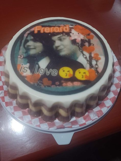 Mcr Birthday Cake, My Chemical Romance Cake, Mcr Cake, Frerard Fanfiction, My Chemical, My Chemical Romance, Music Stuff, Drawing Ideas, Fanfiction