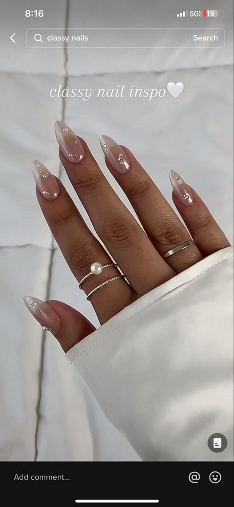 Classy Initial Nails, Minimalist Birthday Nails, T Initial On Nails, 21 Bday Nails, Almond Nails With Initial, 21 Birthday Nails Designs, Nail Designs With Initials, 21st Bday Nails, The Weeknd Nails