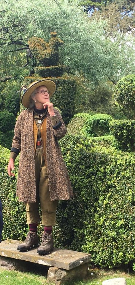 Linen Gardening Clothes, Garden Work Outfit, Charlotte Molesworth, Gardener Style, Hobbit Fashion, Gardening Apparel, Farmer Fashion, Grandpa Fashion, Sisters Grimm