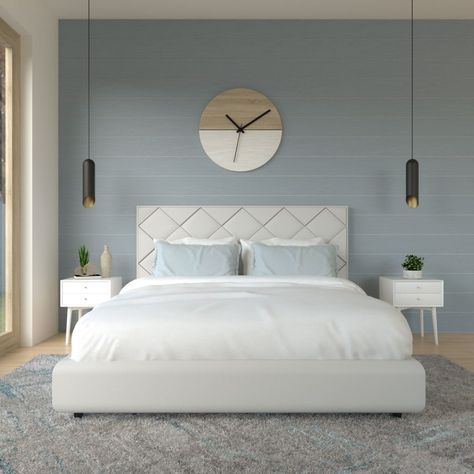 7 Best Paint Colors for Shiplap to Bring Modern Looks - roomdsign.com Aesthetic Bedroom Inspirations, Gold Accents Bedroom, Blue Shiplap, Light Brown Bedrooms, Blue Yellow Bedrooms, Modern Shiplap, Shiplap Bedroom, Light Grey Paint Colors, Modern Paint Colors