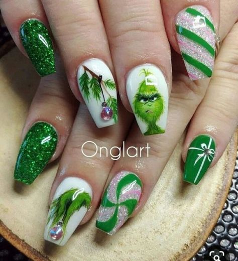 Nome Nails, Knomes Nails, Easy Grinch Nails, Simple Grinch Nails, Grinch Nails Designs, Grinch Christmas Nails, Nail Art Noel, Christmas Nail Art Easy, Xmas Nail Art