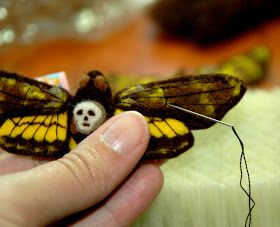 Lunar Tide, Insect Crafts, Needle Felting Diy, Hawk Moth, Needle Felting Tutorials, Needle Felting Projects, Felt Pattern, Wet Felt, Felted Animals