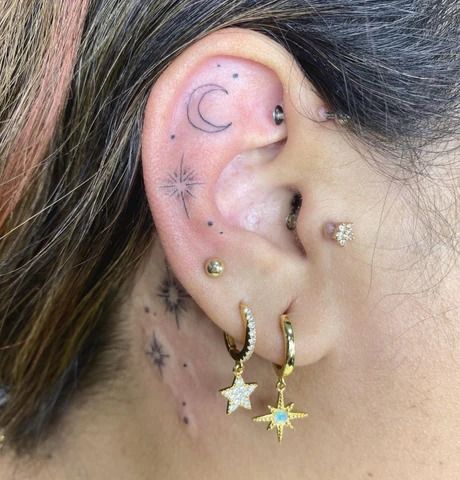 Stories & Ink 🖤 Moon Ear Tattoo Inner, Ear Tattoo Moon, Moon Ear Tattoo, Inside Ear Tattoos, Ear Tattoo Inner, Shine Tattoo, Ear Tats, Inner Ear Tattoo, Inside Ear