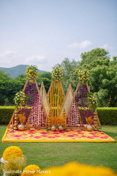 Floral Fusion Outdoor Haldi Decor, Haldi Stage, Haldi Celebration, Boho Theme Party, Intercultural Wedding, Haldi Function Decoration, Decoration Haldi, Wedding Decorations Floral, Wedding Floral Decorations