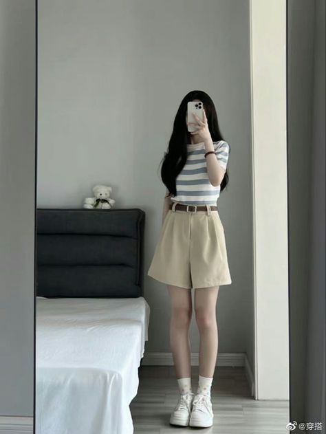 Korean Short Pants Outfit, Petite Girl Outfits Aesthetic, Korean Shorts Outfit, Outfit Celana Pendek, Korean Casual Outfits Summer, Short Outfits Korean, Korean Outfits Summer, Summer Korean Outfits, Korean Summer Fashion