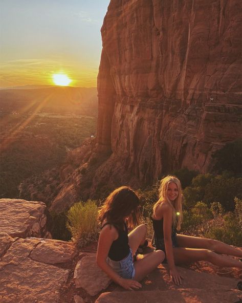 ★ taber ball ★ on Instagram: “sunset in sedona 🌞” Sedona Aesthetic, Best Friend Travel, Travel Best Friend, Rock Nature, Sunset Photography Nature, Friend Travel, Granola Aesthetic, Cathedral Rock, Sedona Az