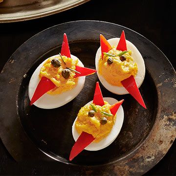 It wouldn't be Halloween without some tricks and some treats! We've come up with 20 creative ideas to keep your party guests well fed, entertained and spooked out. Devil Eggs, Halloween Deviled Eggs, Menu Halloween, Halloween Food Appetizers, Halloween Appetizers, Deviled Eggs Recipe, Halloween Dinner, Dinner Appetizers, Boiled Egg