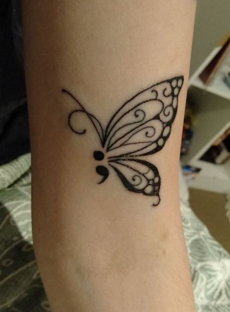 Magical Butterfly Tattoo, Henna Tattoo Designs Butterfly, Butterfly Tattoo Henna, Butterfly Mehendi, Mh Tattoo, Tattoo Making, Memorial Tattoo Ideas, Henne Tattoo, Lucky Tattoo