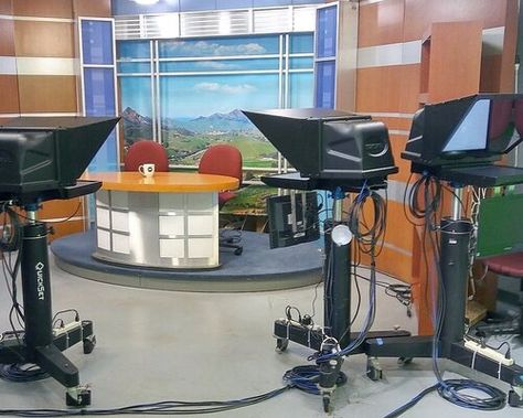 News Station Aesthetic, Broadcasting Aesthetic, Surface Styling, Decoration Classroom, Morning Announcements, School Tv, News Broadcast, Broadcast News, Film Video