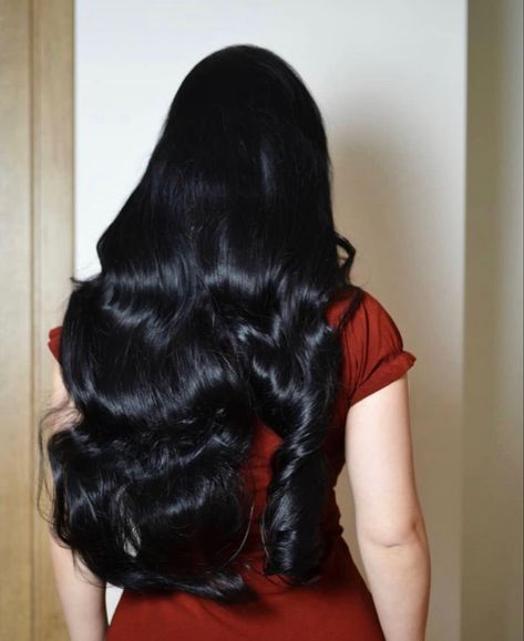 Black Wavy Hair, Black Hair Aesthetic, Long Shiny Hair, Jet Black Hair, Long Dark Hair, Long Black Hair, Hair Stylist Life, Beautiful Long Hair, Girls Club