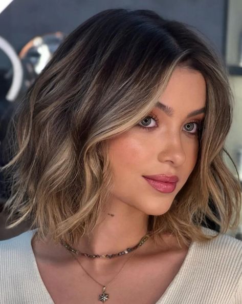 Short Hair For Round Face, Hair For Round Face, Brown Hair Color Shades, Cute Haircuts, Hair Color Shades, Short Hair Balayage, Short Hair Styles For Round Faces, Haircut And Color, Hair Inspo Color